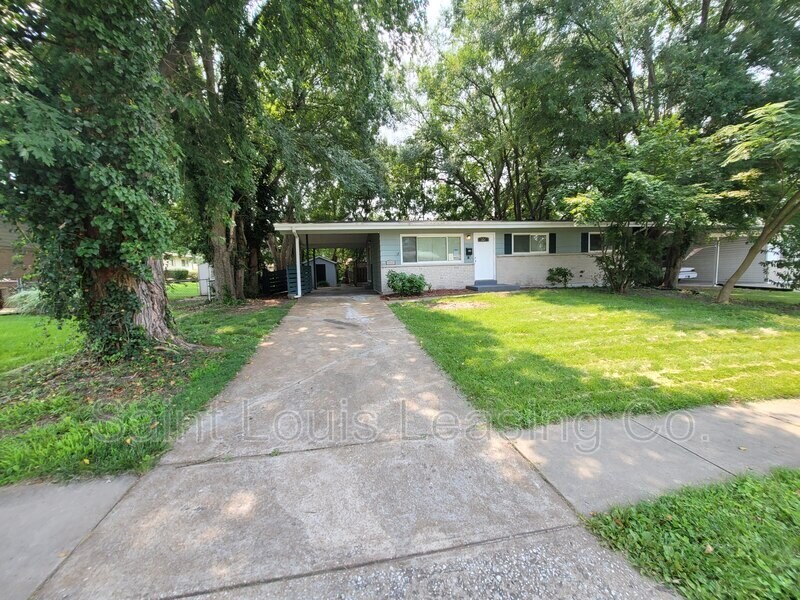 2370 Oriole Dr, Florissant, MO 63033 House for Rent in Florissant, MO