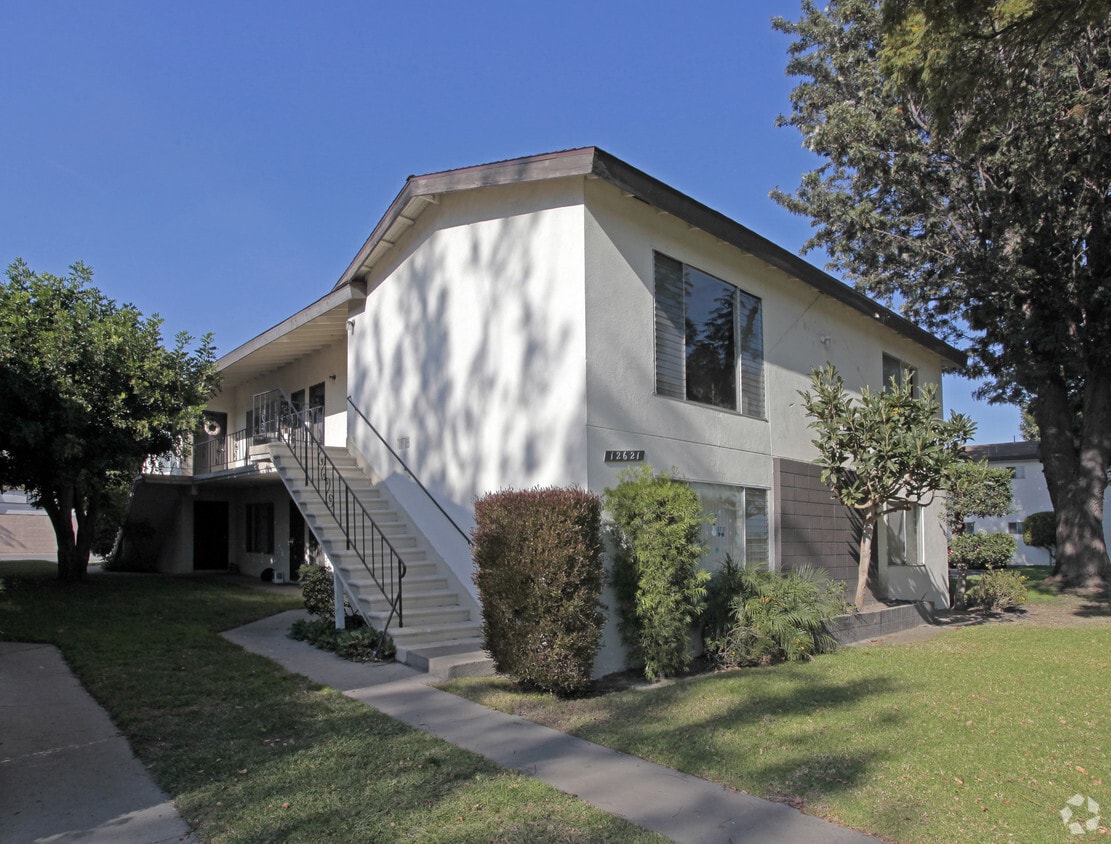 Primary Photo - 12621 Flower St
