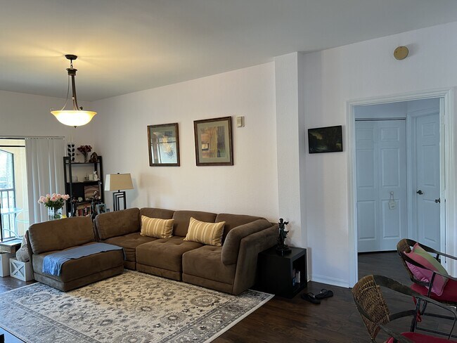 Building Photo - 2807 Veronia Dr