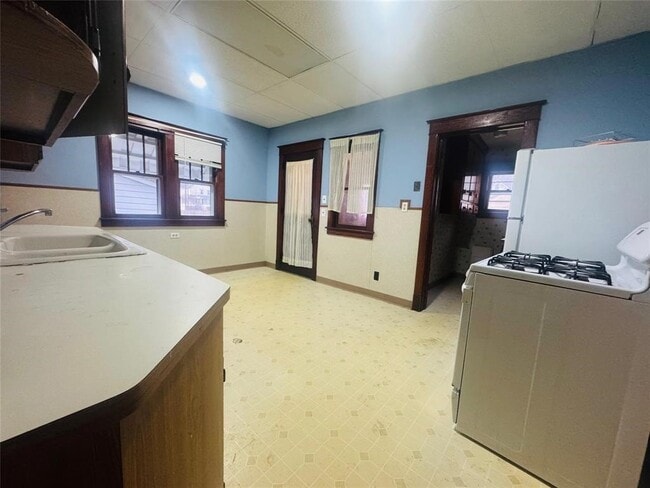 Building Photo - 20 Elm St