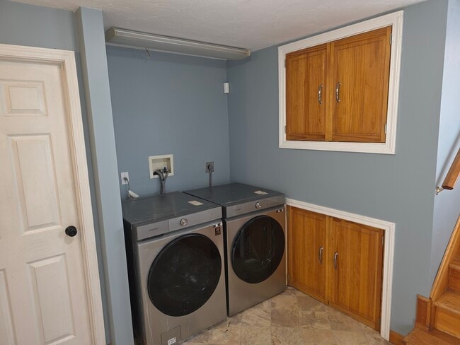 Washer/dryer room - 11 Boyden St