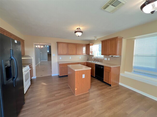 Foto del edificio - 5535 Bear Paw Cir