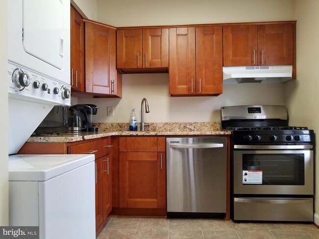 Foto del edificio - 5472 Cedar Ln