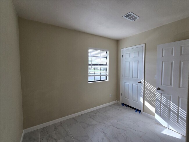 Foto del edificio - 8703 Berndale St