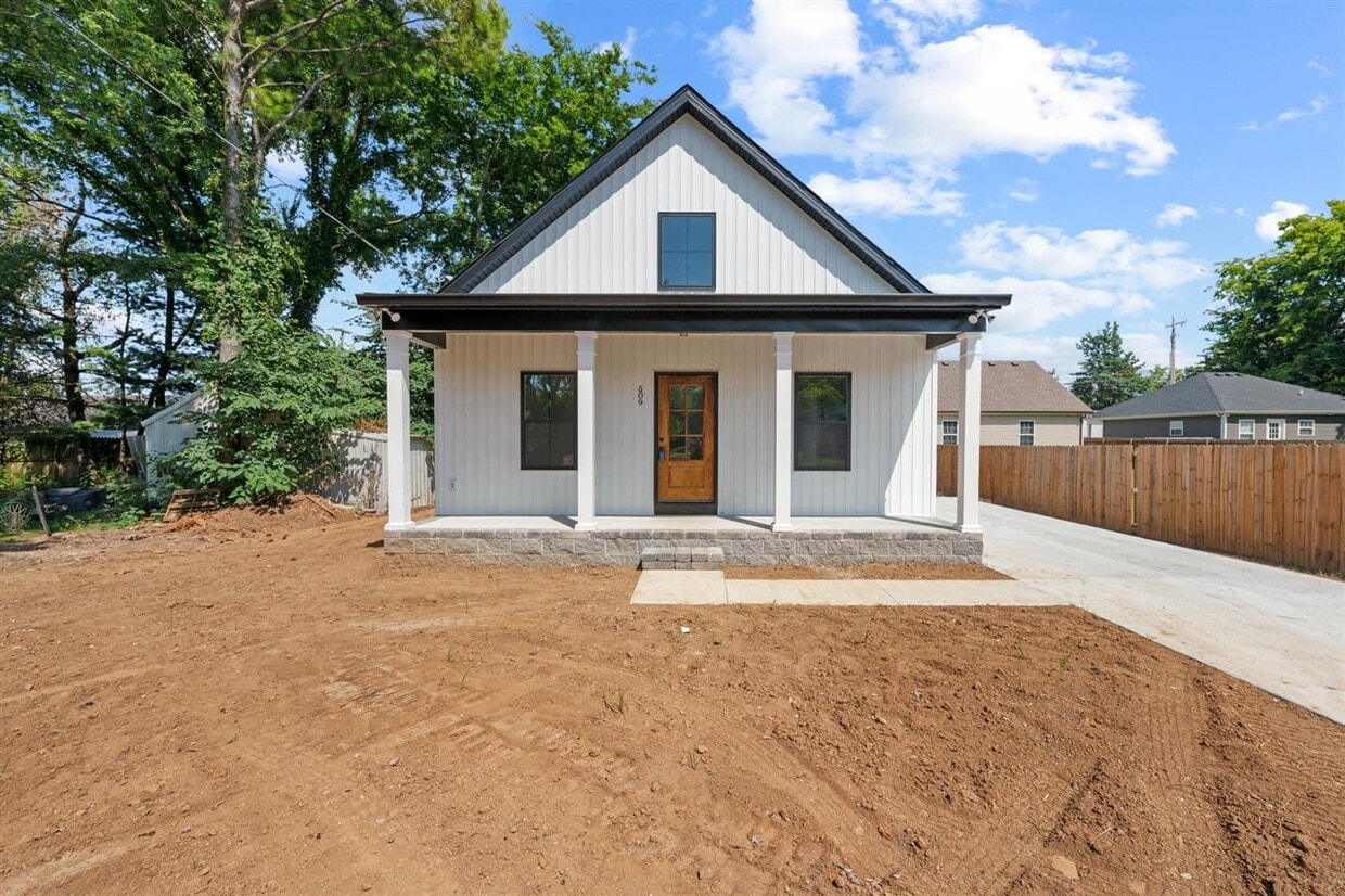 Foto principal - 609 Mayes Ln