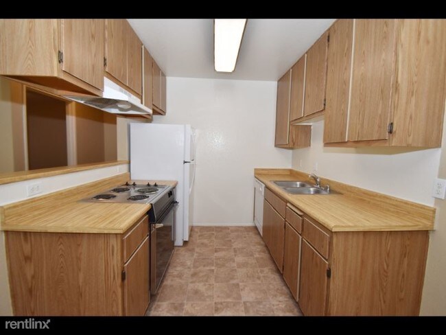 Building Photo - 320 Pomelo Dr