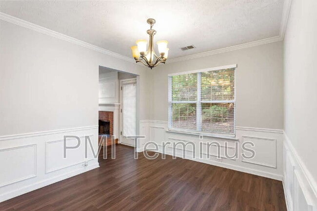 Foto del edificio - 1312 Telhurst Ct NW