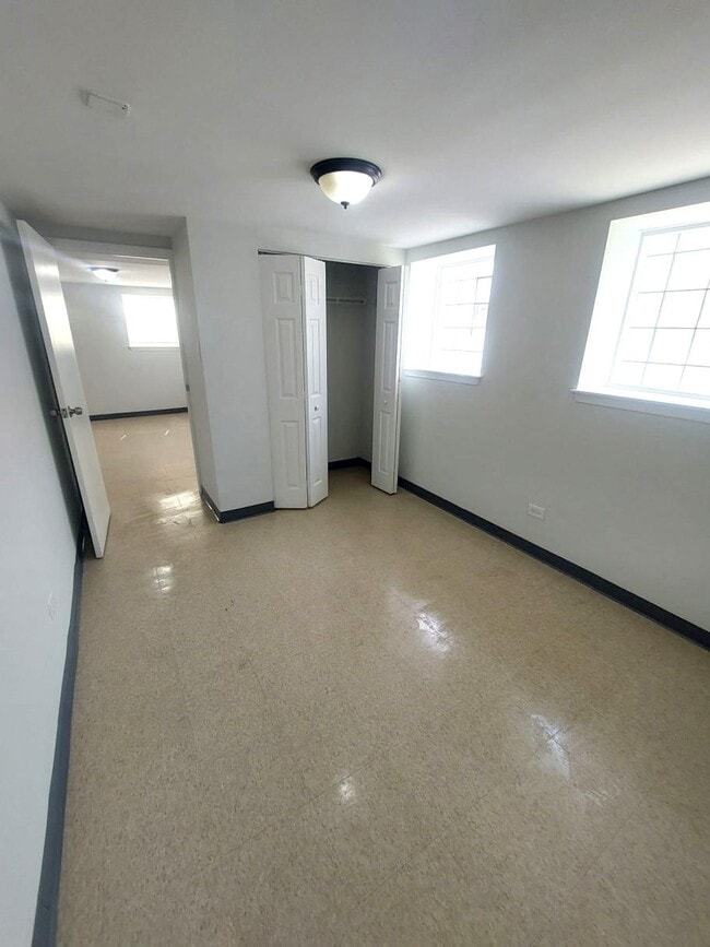 Building Photo - 4038 W Dickens Ave