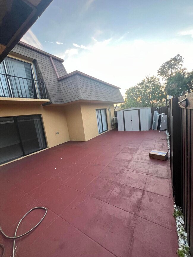 Building Photo - 4205 Turnberry Cir