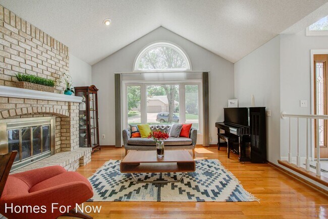 Building Photo - 4 br, 4 bath House - 5820 Churchill Street