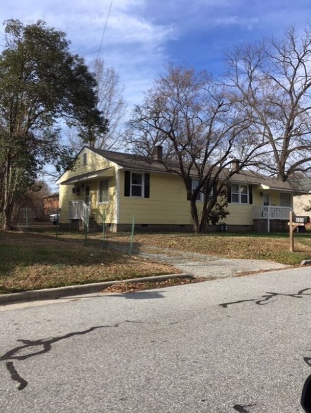 Foto principal - Two Bedroom Duplex for Rent!