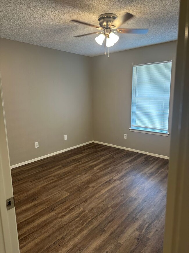 Building Photo - 810 Faircreek Ln