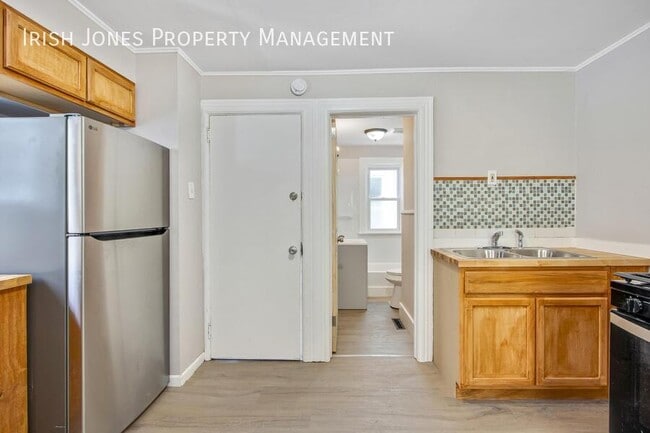 Building Photo - 105 Howell St