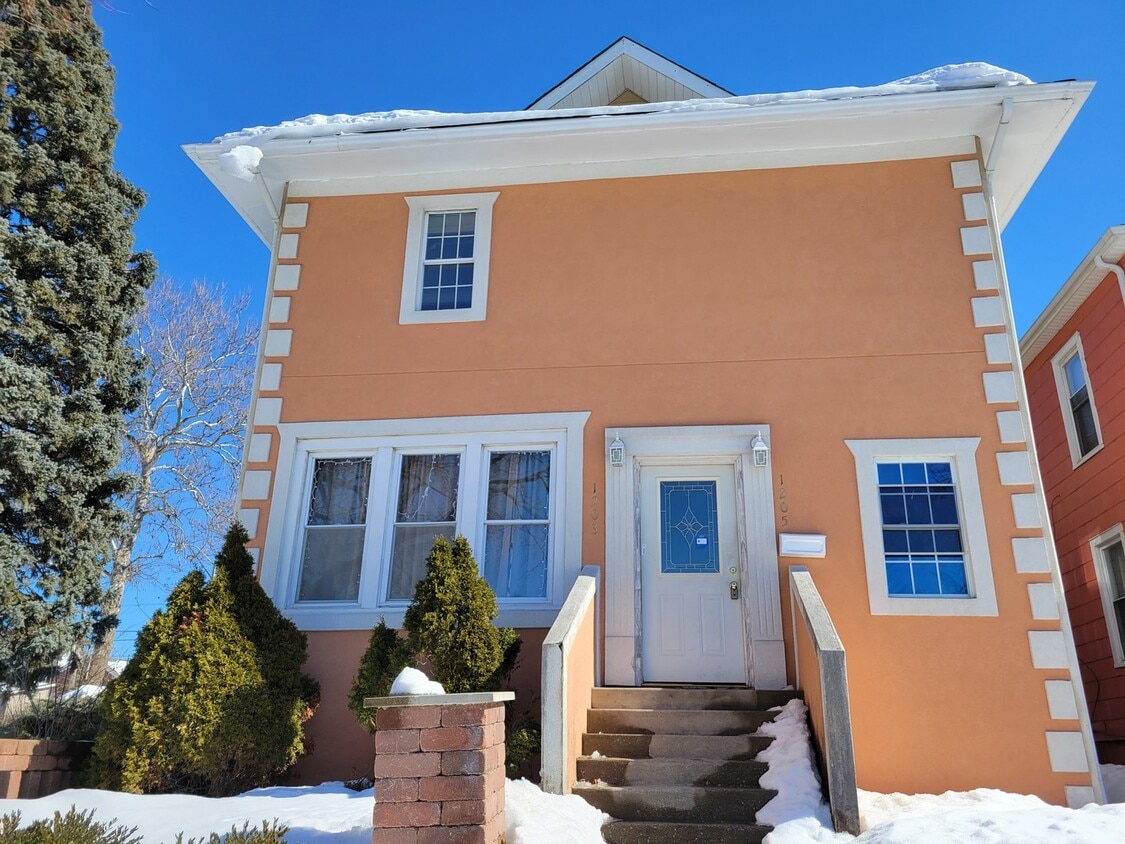 Primary Photo - 1205 Emerald Ave