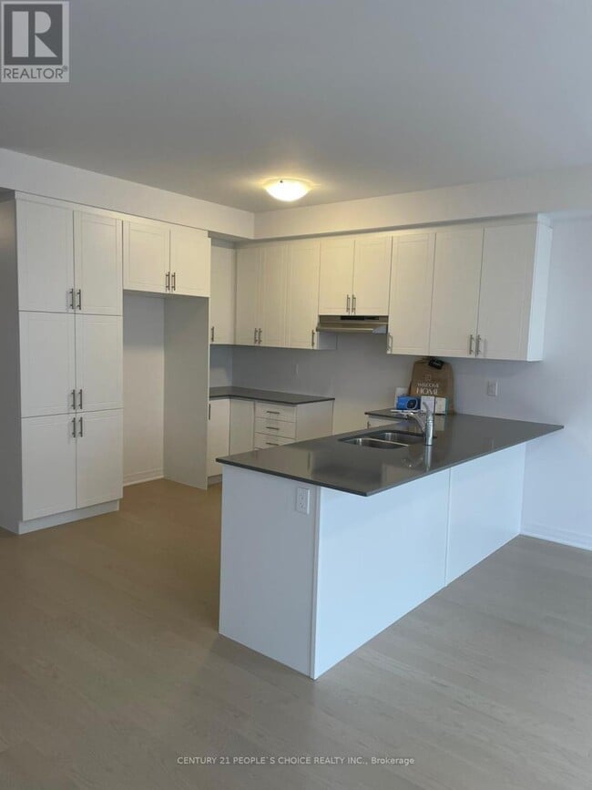 Building Photo - 937 Douro St
