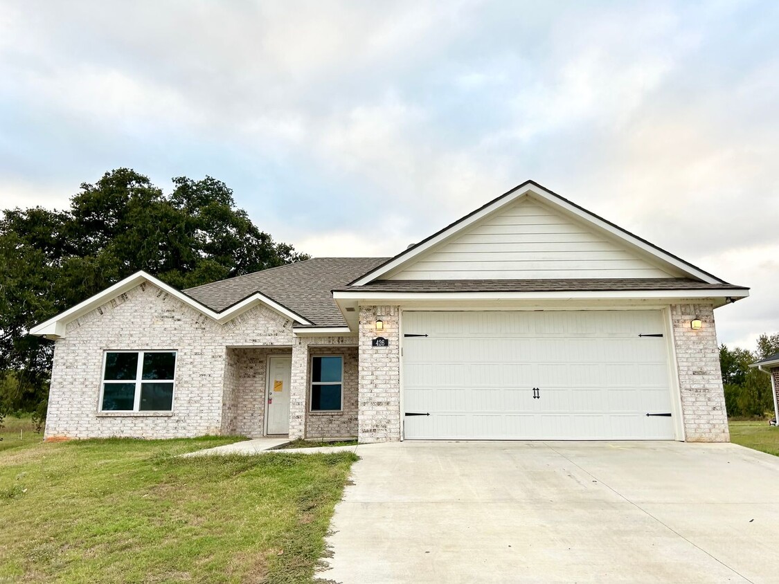 Primary Photo - Quiet Neighborhood/Cozy Home/Two Car Garage