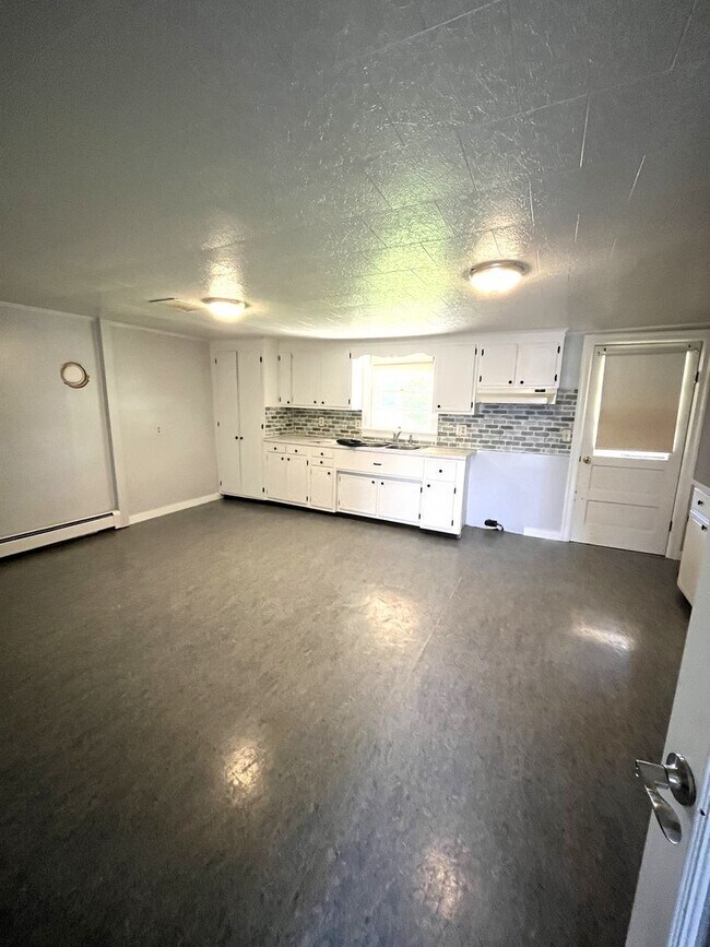 Foto del edificio - Spacious 3-Bedroom Farmhouse for Rent – Peaceful Country Living