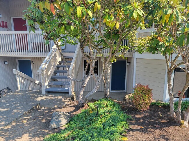 Foto del edificio - ALL NEW Poulsbo Waterfront Condo, all util...