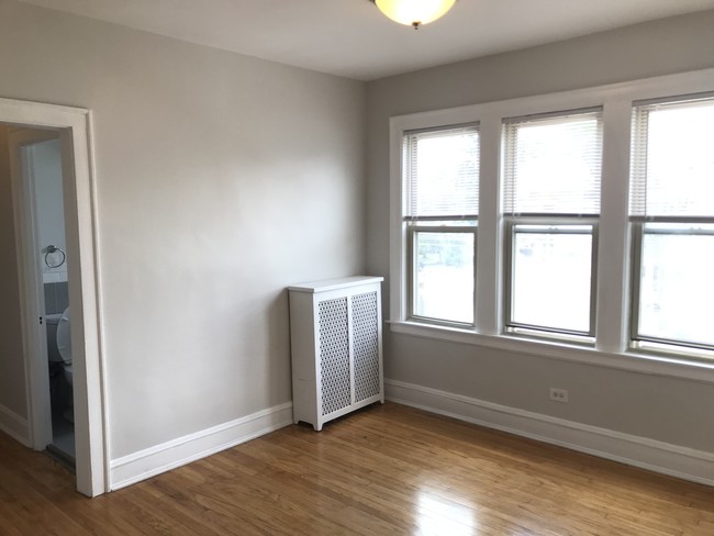 Building Photo - 1706 N Narragansett Ave