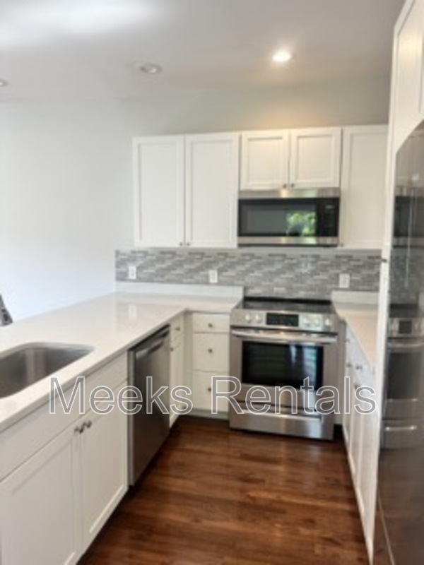 Primary Photo - 104 Sunnybrook Dr