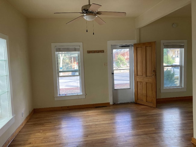 Building Photo - 831 Elati St