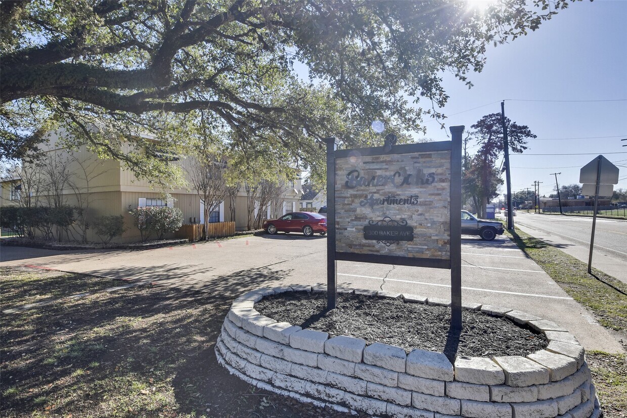 Building Photo - 1300 Baker Ave