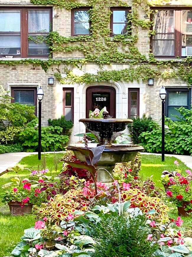 Foto del edificio - 1226 W Jarvis Ave