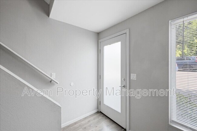 Building Photo - 5023-5033-5033 SW Pasadena St