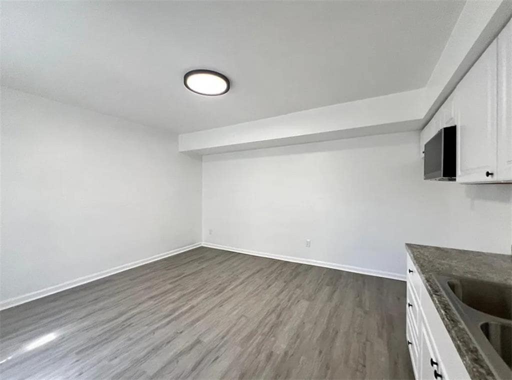 Primary Photo - 204 W Moreno St