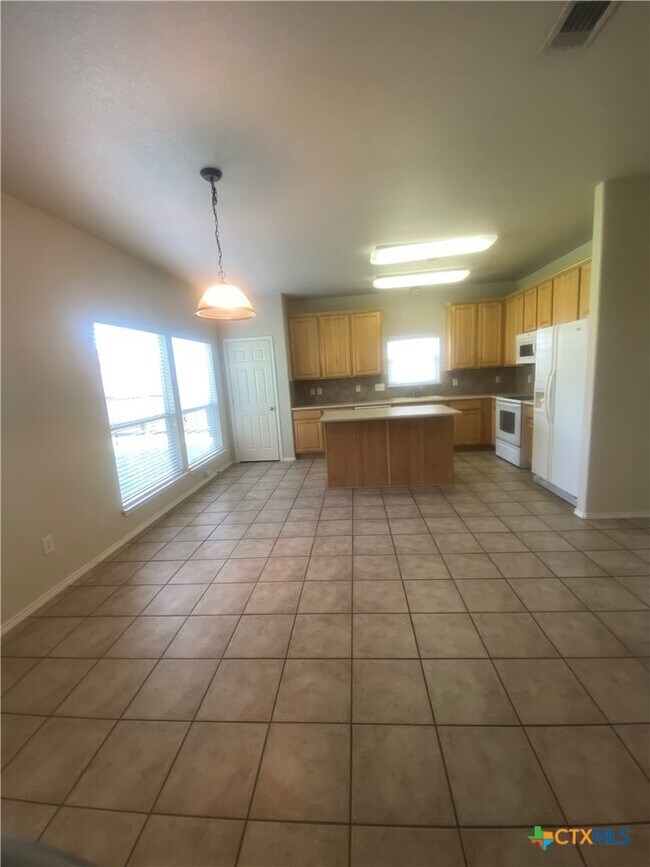 Foto del edificio - 5311 White Rock Dr