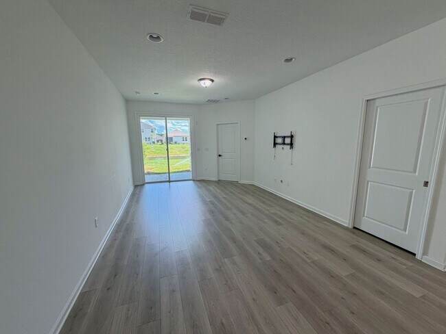 Foto del edificio - Beautiful 3 Bedroom, 2.5 Bathroom Townhome + Loft in Gated SilverLeaf Community
