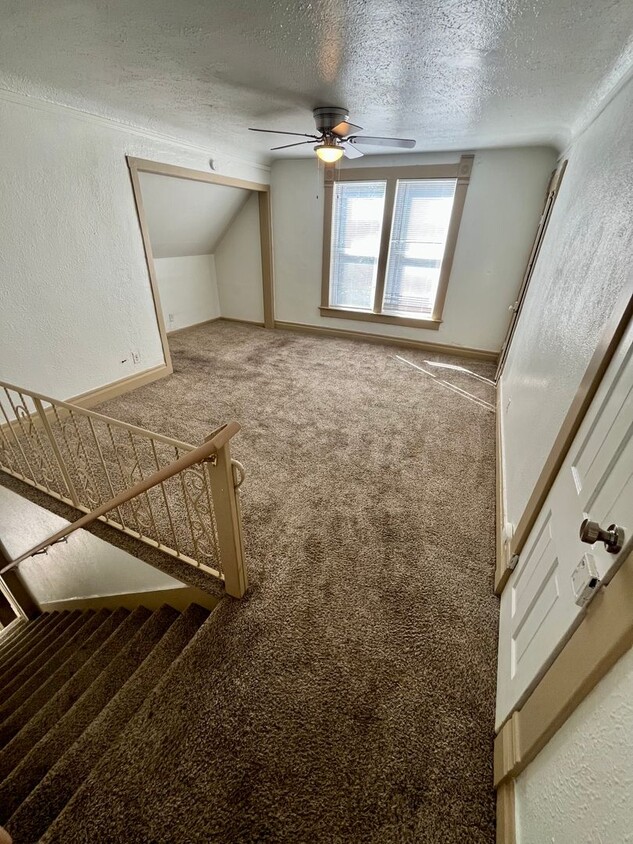 Foto principal - 1403 E Third St.-Attic