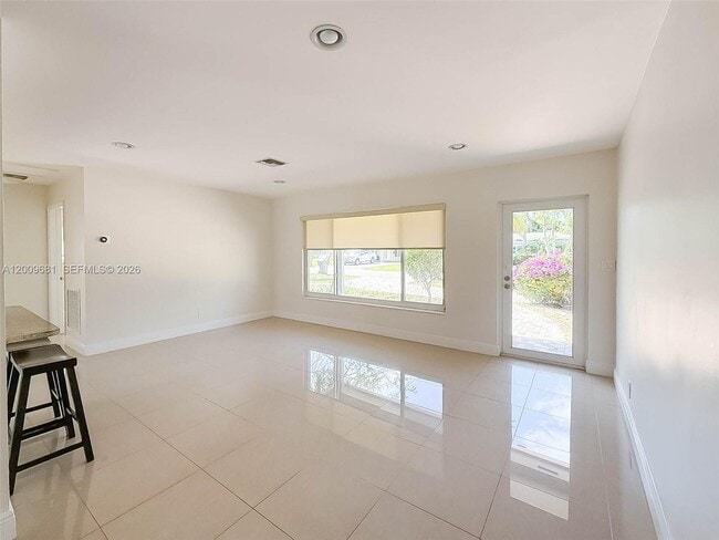 Foto del edificio - 321 NE 29th St
