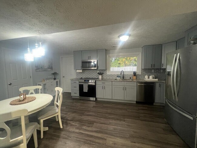 Foto del edificio - 1219 Forest Dr