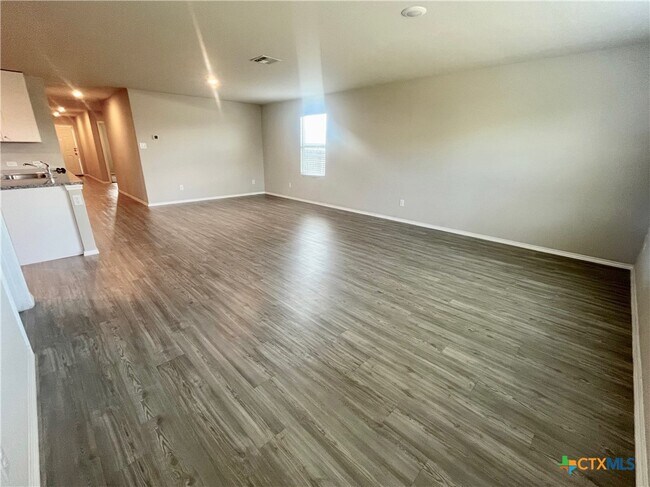 Foto del edificio - 1924 Green Warbler