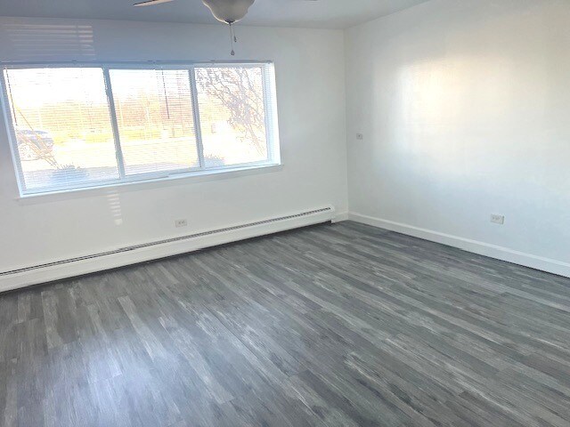 Foto del edificio - 9245 Irving Park Rd