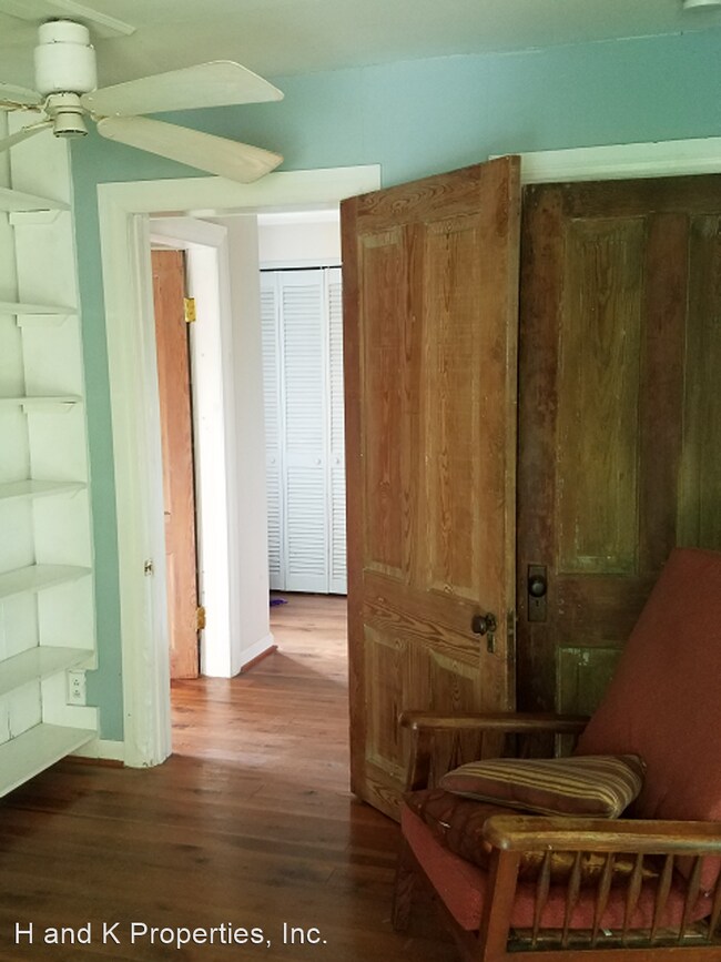 Building Photo - 2 br, 2 bath House - 533 South River Road