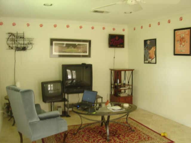 Foto del edificio - 8610 Bob White Dr