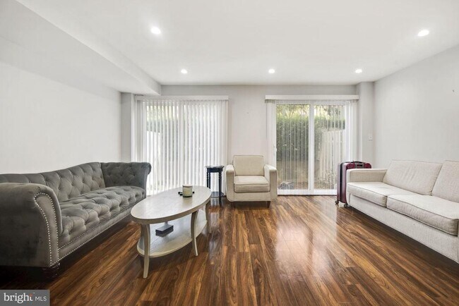 Foto del edificio - 160 G St SW