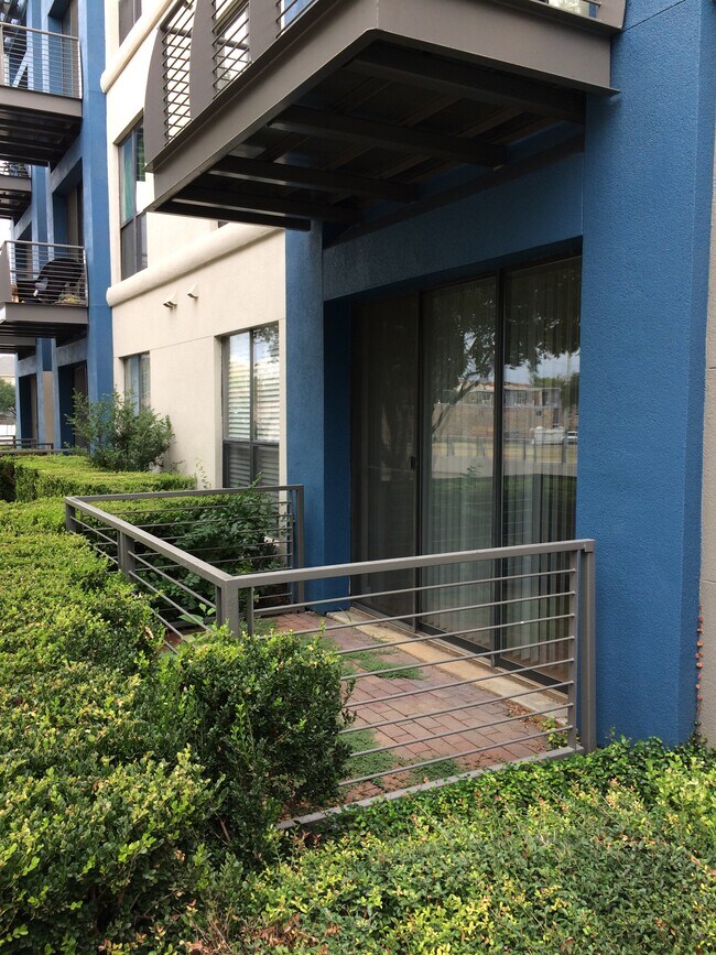 Foto del edificio - 4414 Cedar Springs Rd