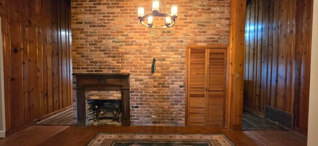 Building Photo - 289 Ashbrook Dr