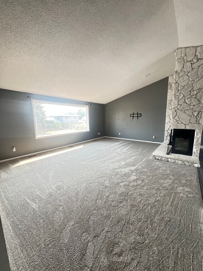 Foto del edificio - Beautiful 4 Bedroom Home!