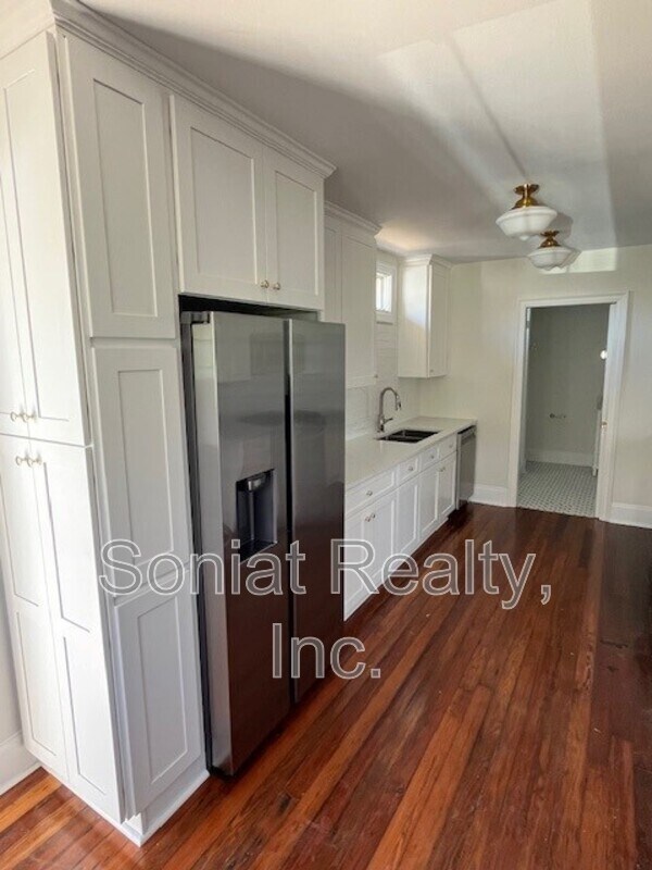 Building Photo - 712 Toledano St