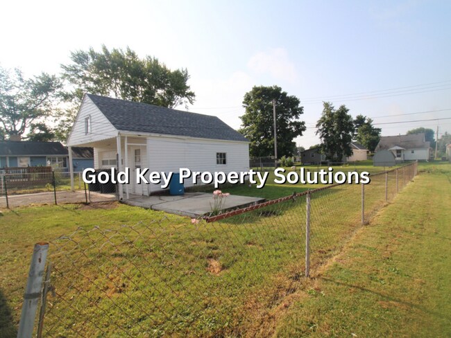 Building Photo - Cute Two Bed/One Bath W/Fenced Yard and Ga...