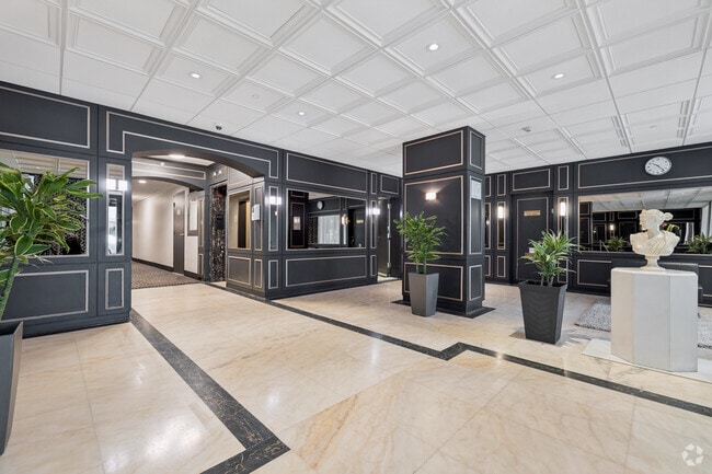 Lobby - Drummond Plaza