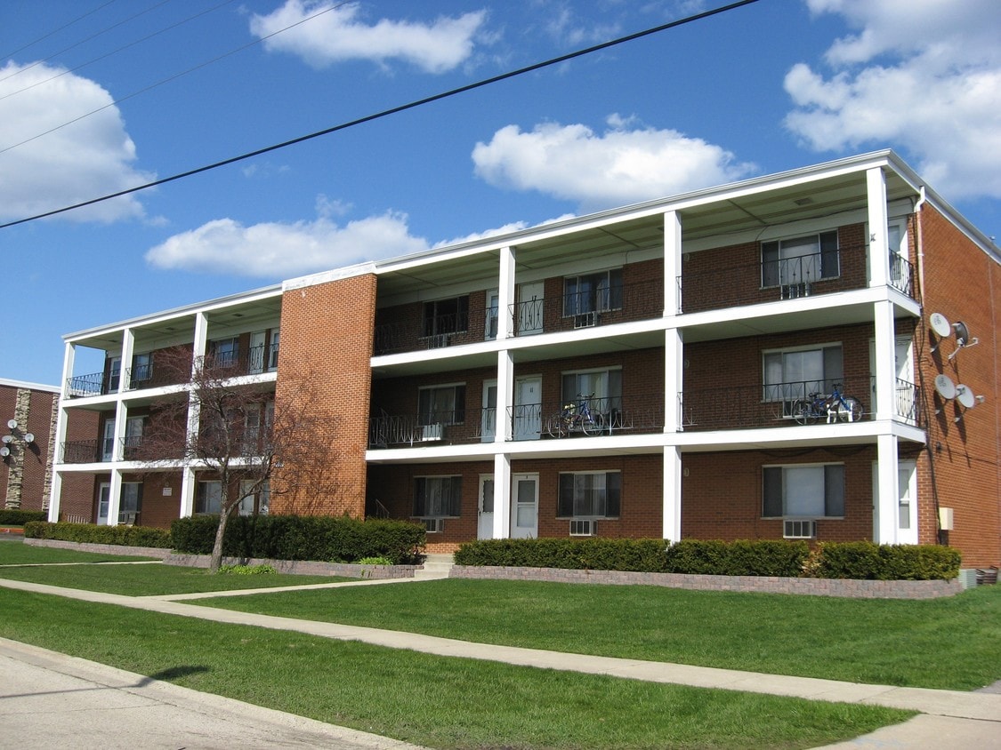 2027 N Butrick St, Waukegan, IL 60087 Apartments in Waukegan, IL