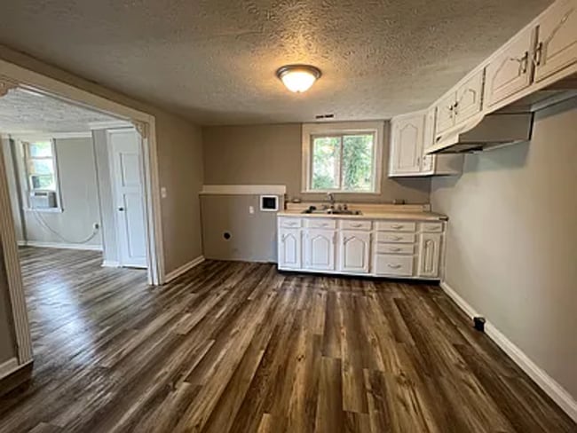 Photo - 436 Hickman St House