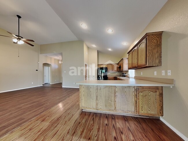 Building Photo - 9904 Henna Ln