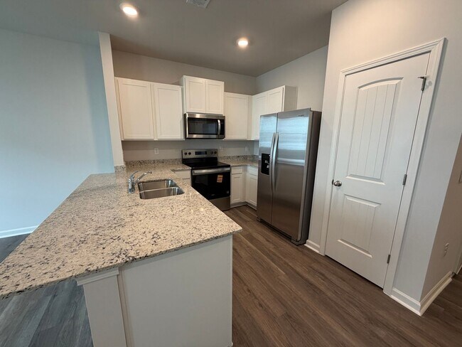 Foto del edificio - 3 Bedrooms, 2.5 Bathrooms - Townhome in Armuchee!