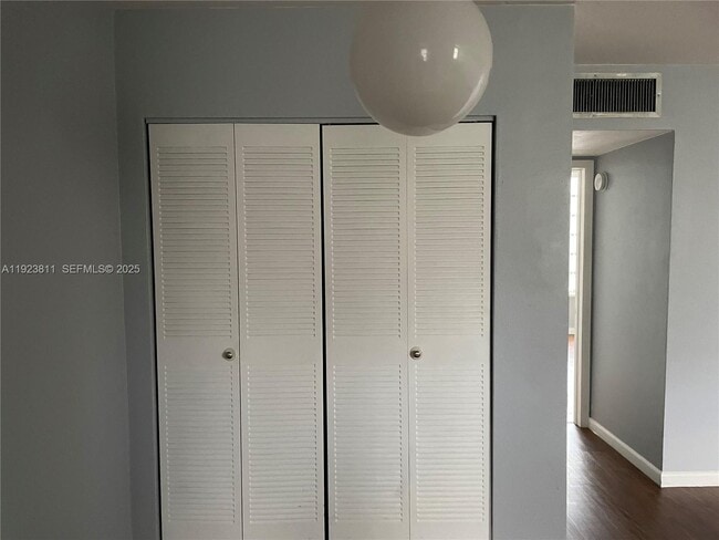 Foto del edificio - 1475 NE 125th Terrace